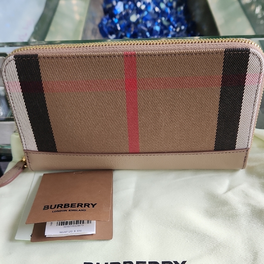 Burberry Chestnut Beige Checkered Zip Wallet - Picture 2 of 6